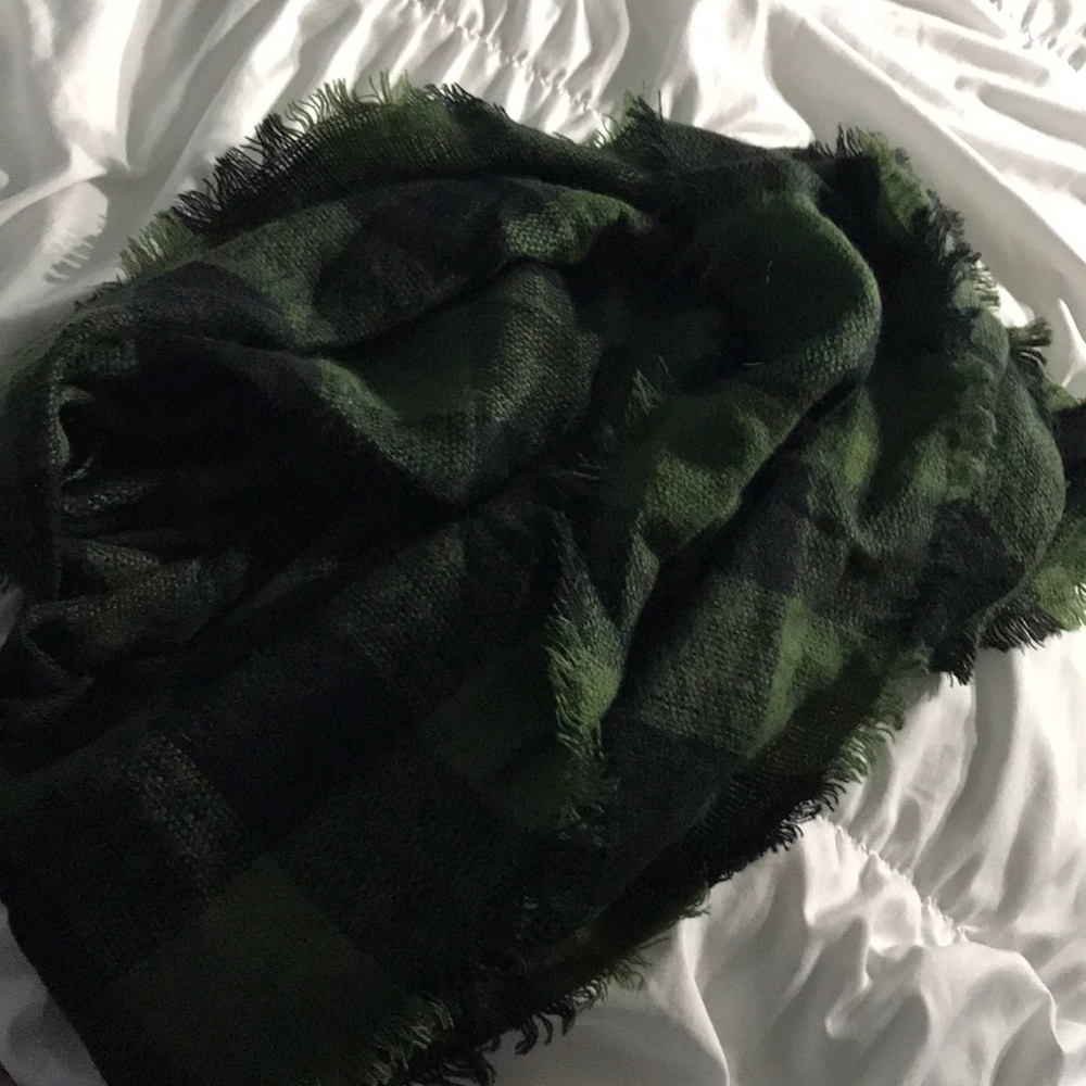 Green and black plaid/checkered blanket scarf